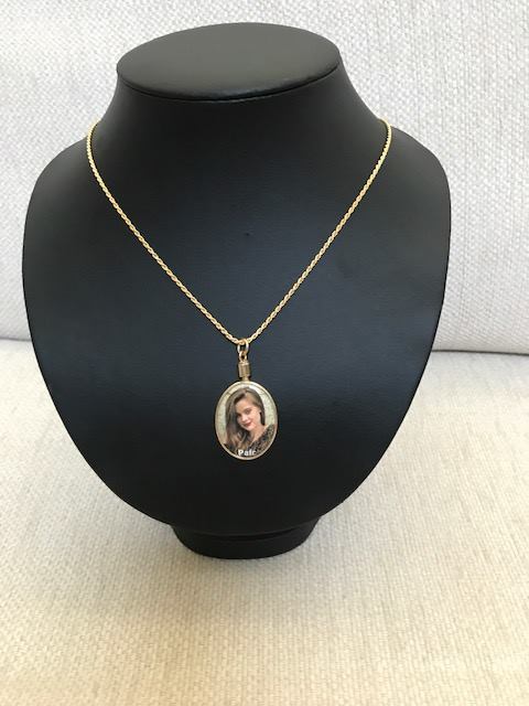 OVAL PENDANT